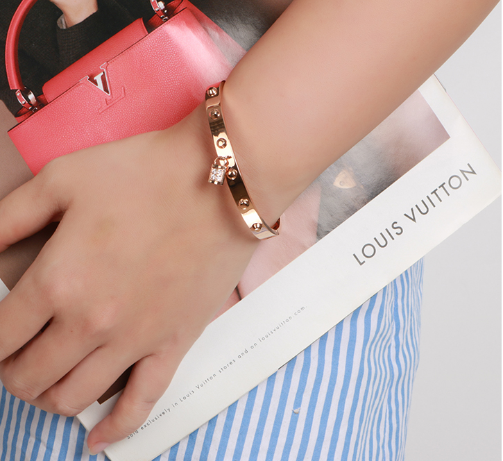 Louis Vuitton, Accessories, New 222 Louis Vuitton Lock And Keys